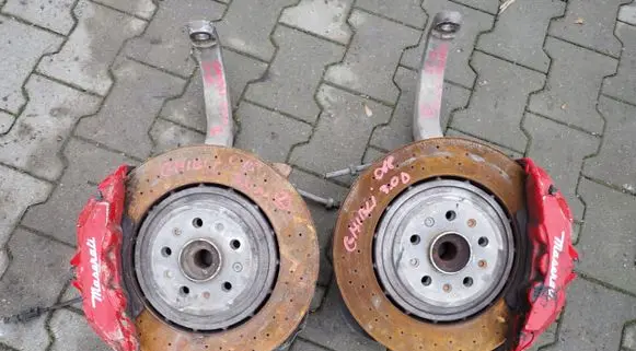 Maserati Ghibli Front wheel hub spindle knuckle AA10462