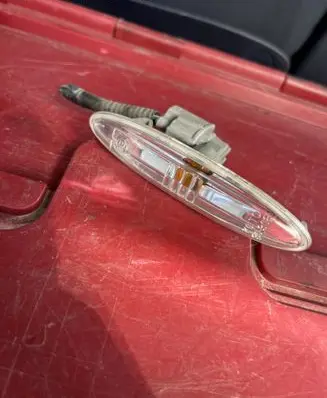 Lexus IS 220D-250-350 Front fender indicator light E130695 30308