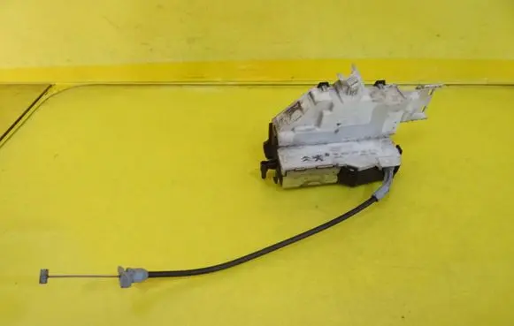 Citroen C4 I Front door lock 9660699780F