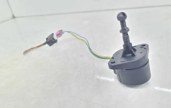 BMW 5 E60 E61 Headlight level adjustment motor 734857