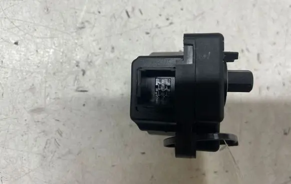 Citroen C5 Air flap motor/actuator P1975001U EAD516 410474281