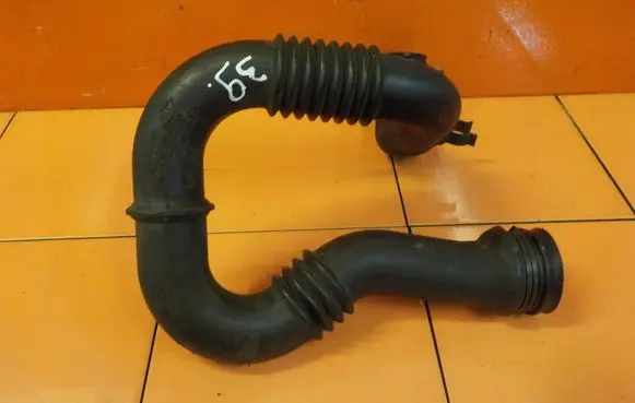Opel Vivaro Intercooler hose/pipe 8201068612 10XZ33