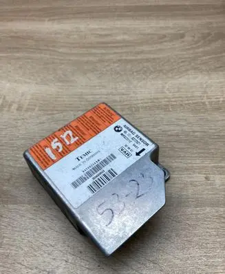 BMW 5 E39 Airbag control unit/module 8372521
