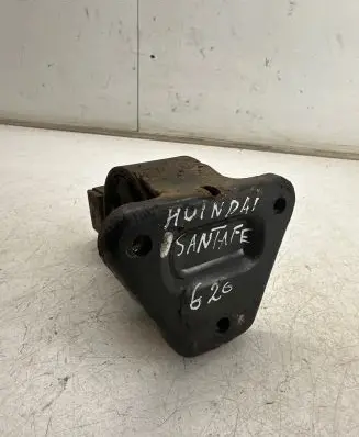 Hyundai Santa Fe Engine mount bracket