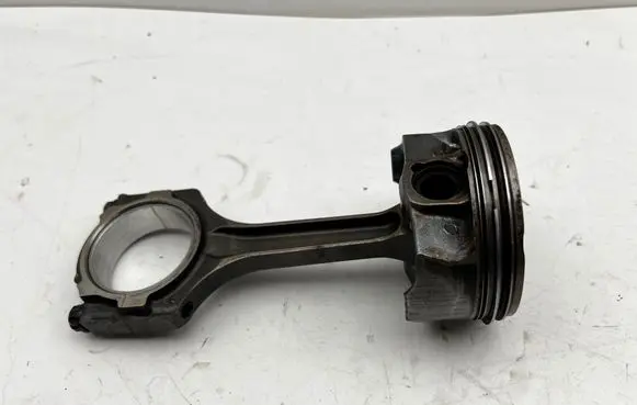 Ford Mustang V Piston with connecting rod RFBR3ECA3522BANV6 RFBR3ECA3522BA