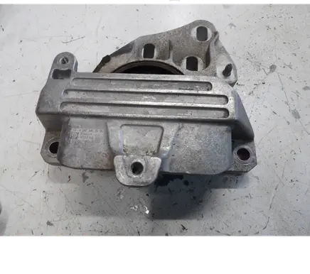 Mercedes-Benz A W177 Engine mount bracket A2472403200 ZGS001Q001 193331921