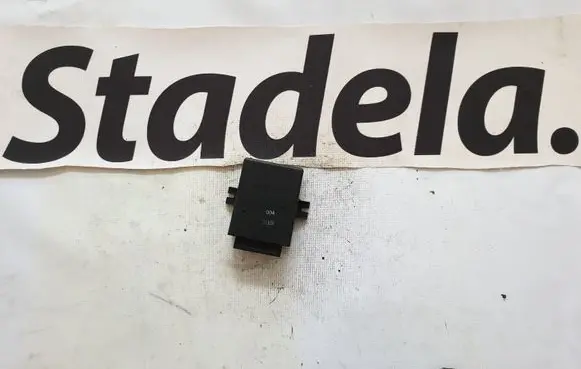 Mercedes-Benz E W211 Air suspension control unit module (rear) A2115450432 2115450432