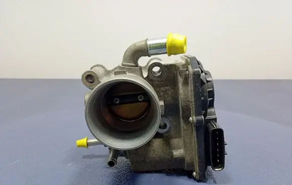 Suzuki Swift I Throttle body valve 62J3