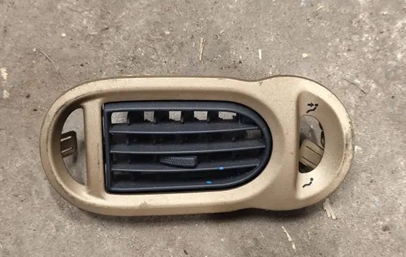 Renault Modus Dashboard side air vent grill/cover trim