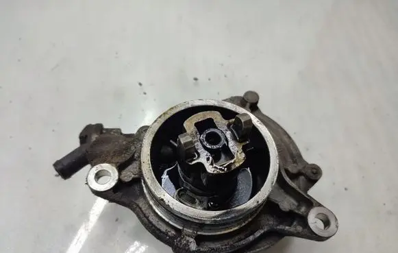 BMW 5 E60 E61 Vacuum pump 7791232