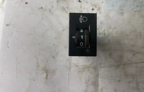 Hyundai Matrix Headlight level height control switch 9337017000