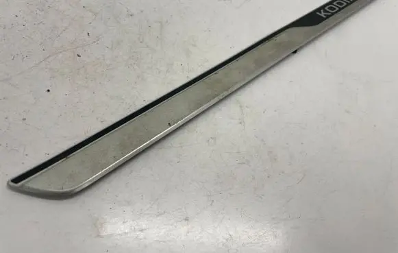 Skoda Kodiaq Front sill trim cover 565853813A
