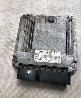 Volkswagen Touareg I Engine control unit/module 070906016BT 0281012644