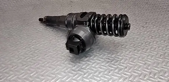 Volkswagen Touareg I Fuel injector 07Z130073F