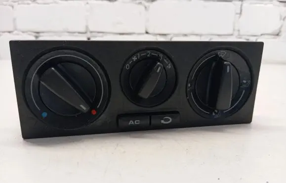 Skoda Octavia Mk1 (1U) Climate control unit 1J0820045E 659498K09 D151094000