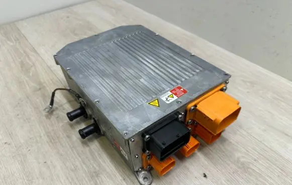 Porsche Cayenne (92A) Voltage converter/converter module 5QE915681 95861268100
