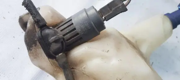 Lancia Musa Windscreen/windshield washer pump D2589 6A13