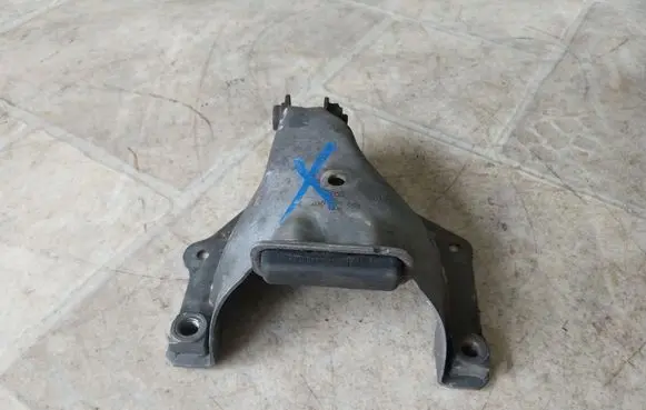 Audi A6 S6 C7 4G Engine mounting bracket 4G0399059