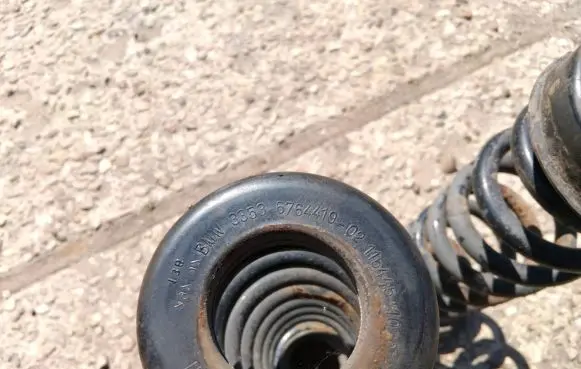 BMW 1 E81 E87 Rear coil spring 6764419