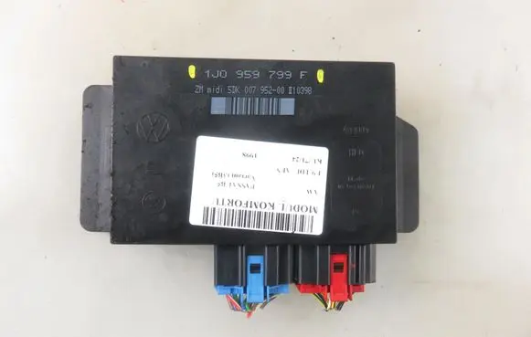 Volkswagen PASSAT B5 Central body control module 1J0959799F