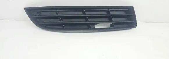Volkswagen PASSAT B6 Front bumper lower grill 05322454