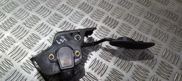 Toyota Avensis T250 Accelerator throttle pedal 8928152011