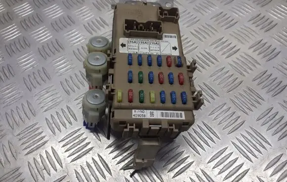 Subaru Forester SG Fuse box cover LB100603B