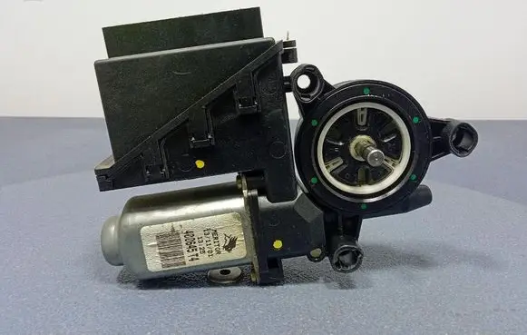 Volkswagen Polo Front door window regulator with motor 6Q2959802A