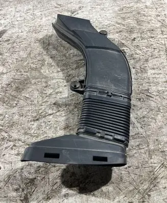 Mercedes-Benz C W205 Air intake duct part A2760902537