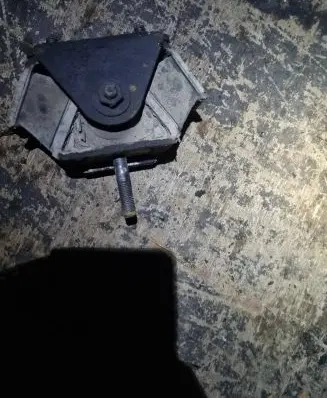 Mercedes-Benz 208 308 Engine mount bracket