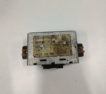 Audi A4 S4 B5 8D Alarm control unit/module 4D0951173B