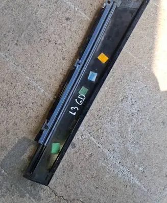 Renault Laguna III Rear door glass trim molding 822830011R