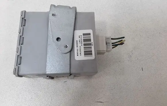 Toyota Corolla E120 E130 Door central lock control unit/module 8974102050
