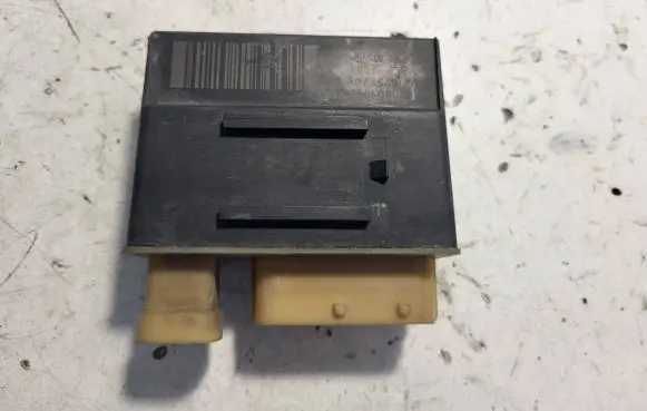 Peugeot 3008 I Glow plug pre-heat relay 9662570880 018010953