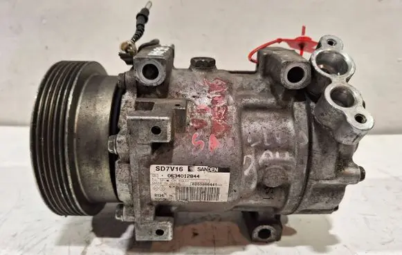 Dacia Sandero Air conditioning (A/C) compressor (pump) 8200866441