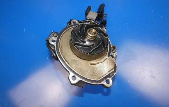 Jaguar F-Pace Water pump G4D38501AE