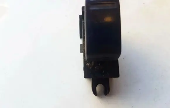 Nissan Primera Electric window control switch 25411AV600 C8D-D705N