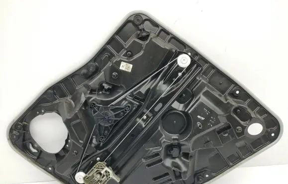 Mercedes-Benz EQA Rear window lifting mechanism without motor