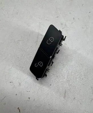Mercedes-Benz C W204 Central locking switch button A2048706310