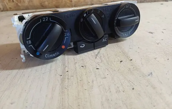 Volkswagen Polo IV 9N3 Climate control unit 6Q0820045H G7486002
