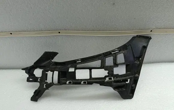 Mercedes-Benz C W205 Front bumper corner part panel trim A2058850565