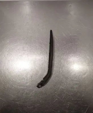 Rear wiper blade arm