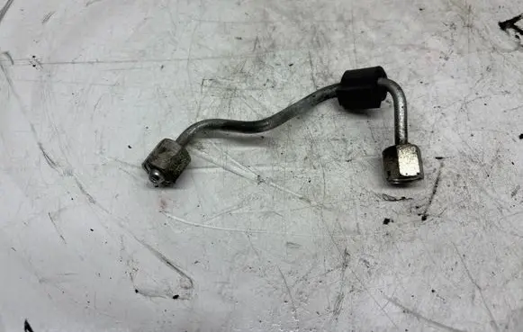 Volkswagen Tiguan Fuel injector supply line/pipe 