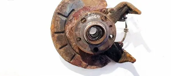 Skoda Fabia Mk2 (5J) Front wheel hub 