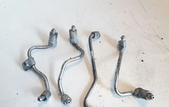 Toyota Avensis T250 Fuel injector supply line/pipe 