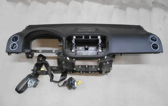 Volkswagen Golf Plus Dashboard 5M1858296 5M1857705 5M1857706