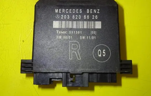 Mercedes-Benz C W203 Door control unit/module 2038206626