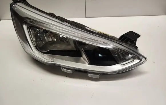 Ford Focus Headlight/headlamp JX7B13W029A
