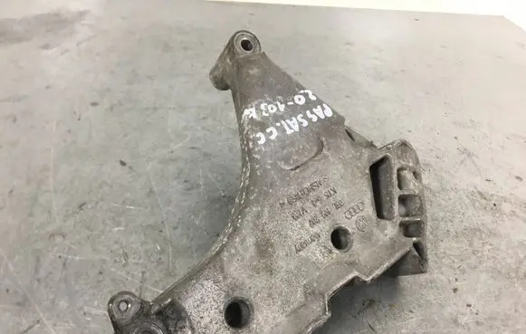 Volkswagen PASSAT CC Engine mounting bracket 03L199207
