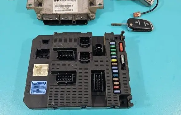 Peugeot 207 Engine control unit/module ECU IAW6LPC105 IMPRK1459400